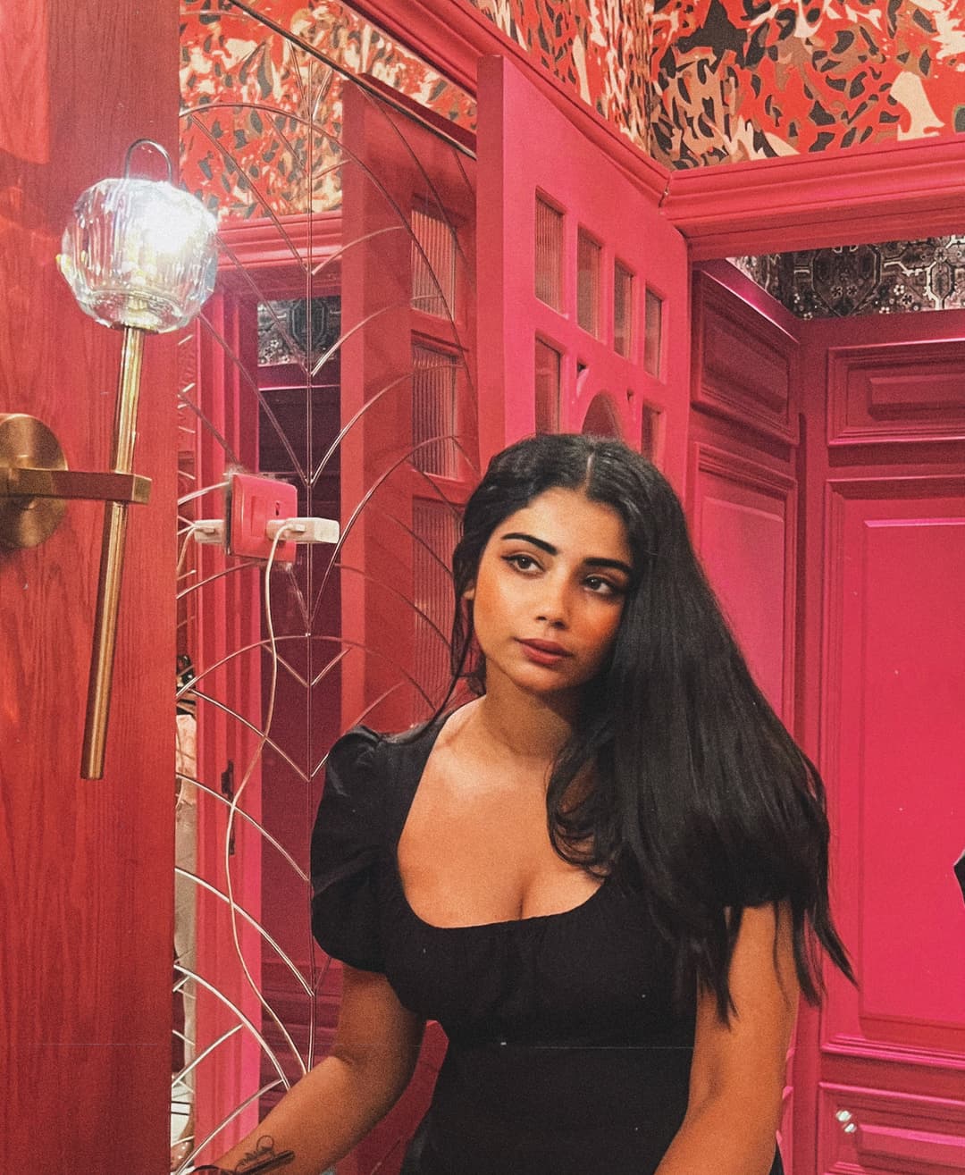 Creator ishita photo